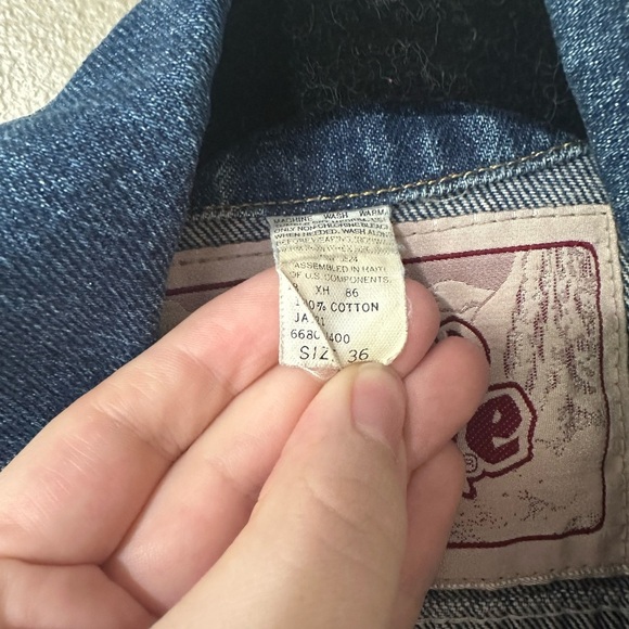 Male Vintage Denim Cotton Jacket w/ Muti Pockets for Storage and Button Closure. - Picture 4 of 7